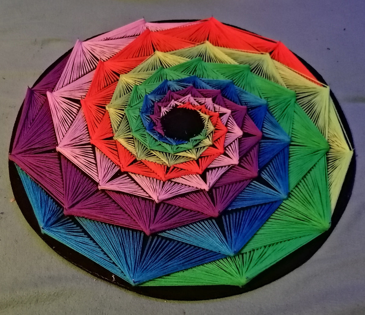 🌀 Hypnotic Rainbow 🌈 by Psybell - String Art