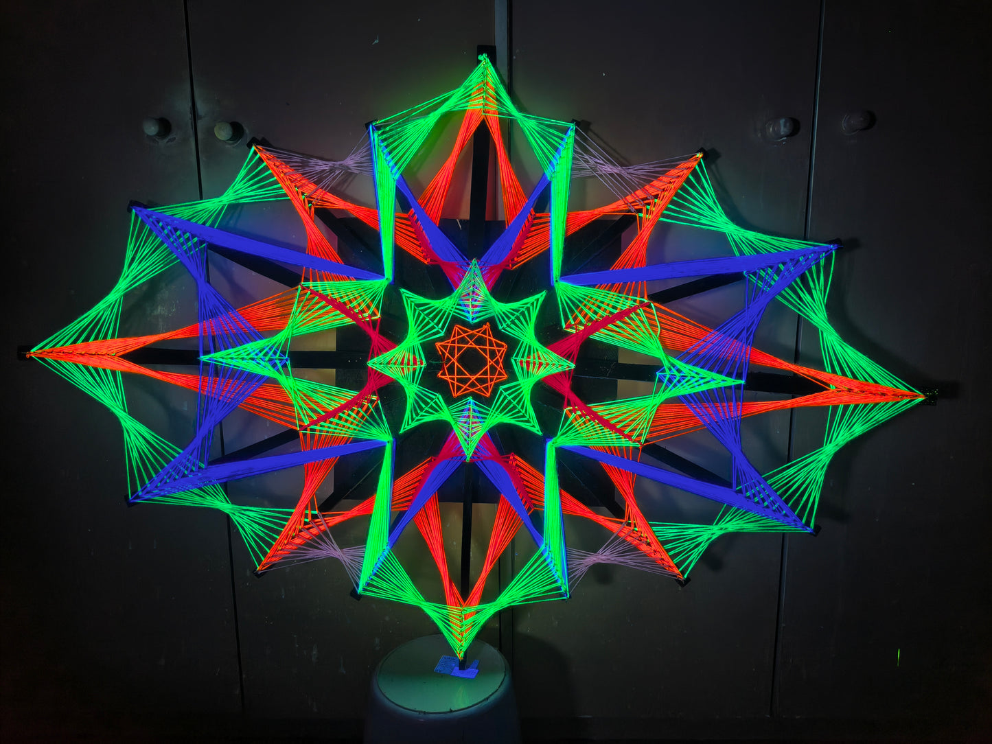 Colorsun geometric UV string art wall decor knitted on wooden slats, handmade modern artwork using colorful threads and wood structure