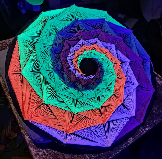 🌀 Hypnotic Rainbow 🌈 by Psybell - String Art