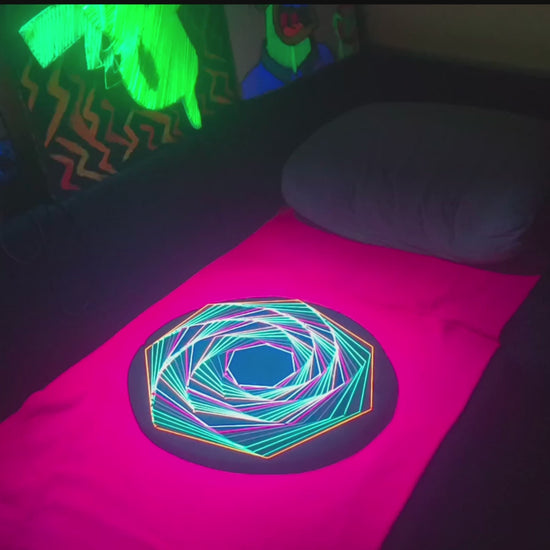 "Disaster spiral" - UV glow string art with detail move